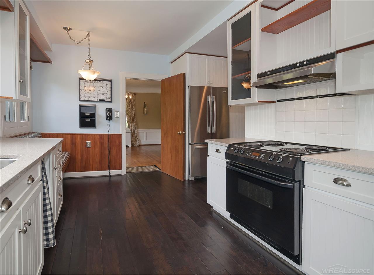 1387 Bishop Road Grosse Pointe, MI 48230 - Photo 18 of 40 31351789-17.JPG