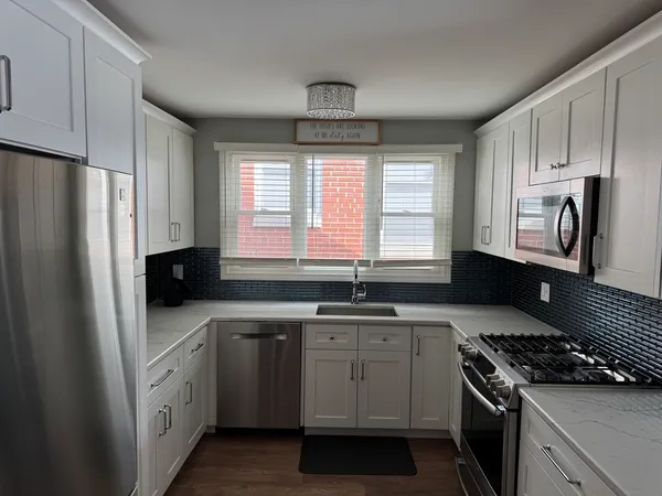 $3,000 | 2524 West 109th Place, Chicago, IL 60655