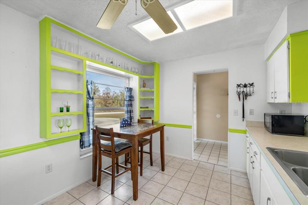 10290 Bannock Street Spring Hill, FL 34608 - Photo 6 of 40 a kitchen that has a table and chairs in it