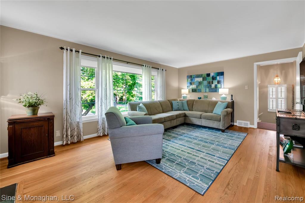 954 Harcourt Road Grosse Pointe Park, MI 48230 - Photo 23 of 46