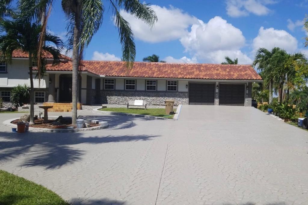 11081 Southwest 30th Court Davie, FL 33328 - Photo 27 of 29 a view of a building with cars