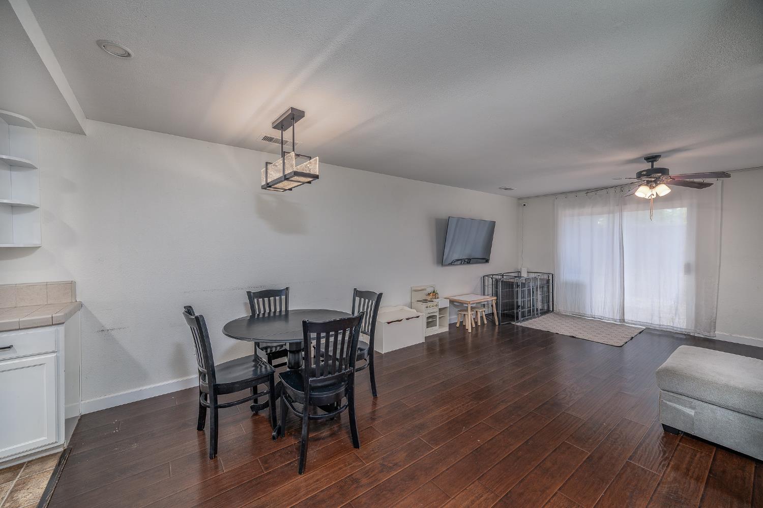 581 Lincoln Avenue, Unit B Modesto, CA 95354 - Photo 12 of 24
