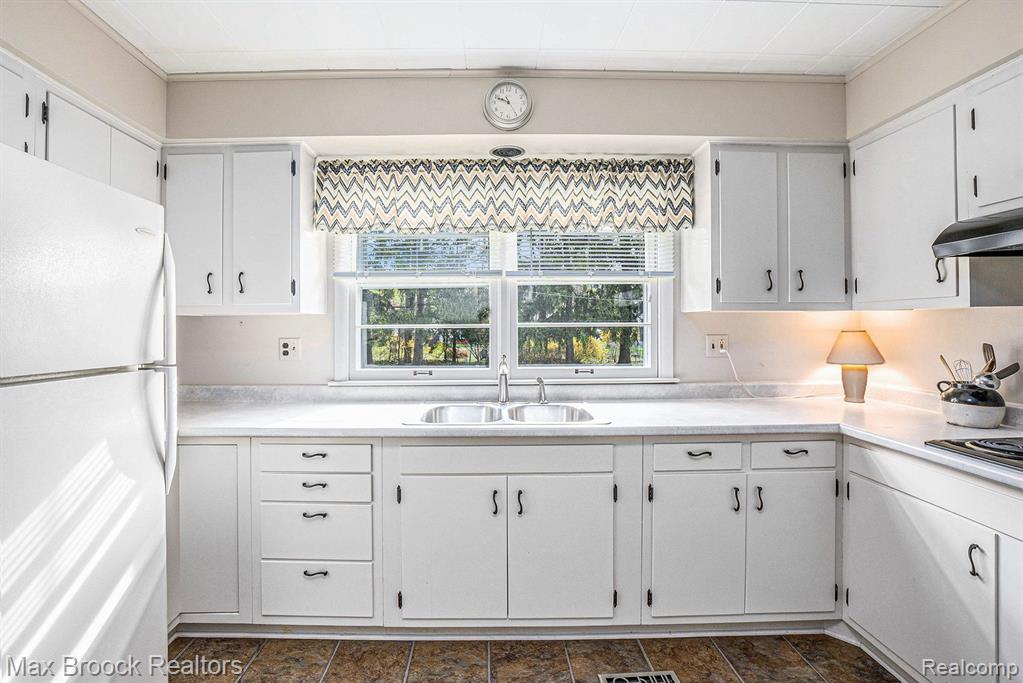 29008 Farmington Road Farmington Hills, MI 48334 - Photo 10 of 29