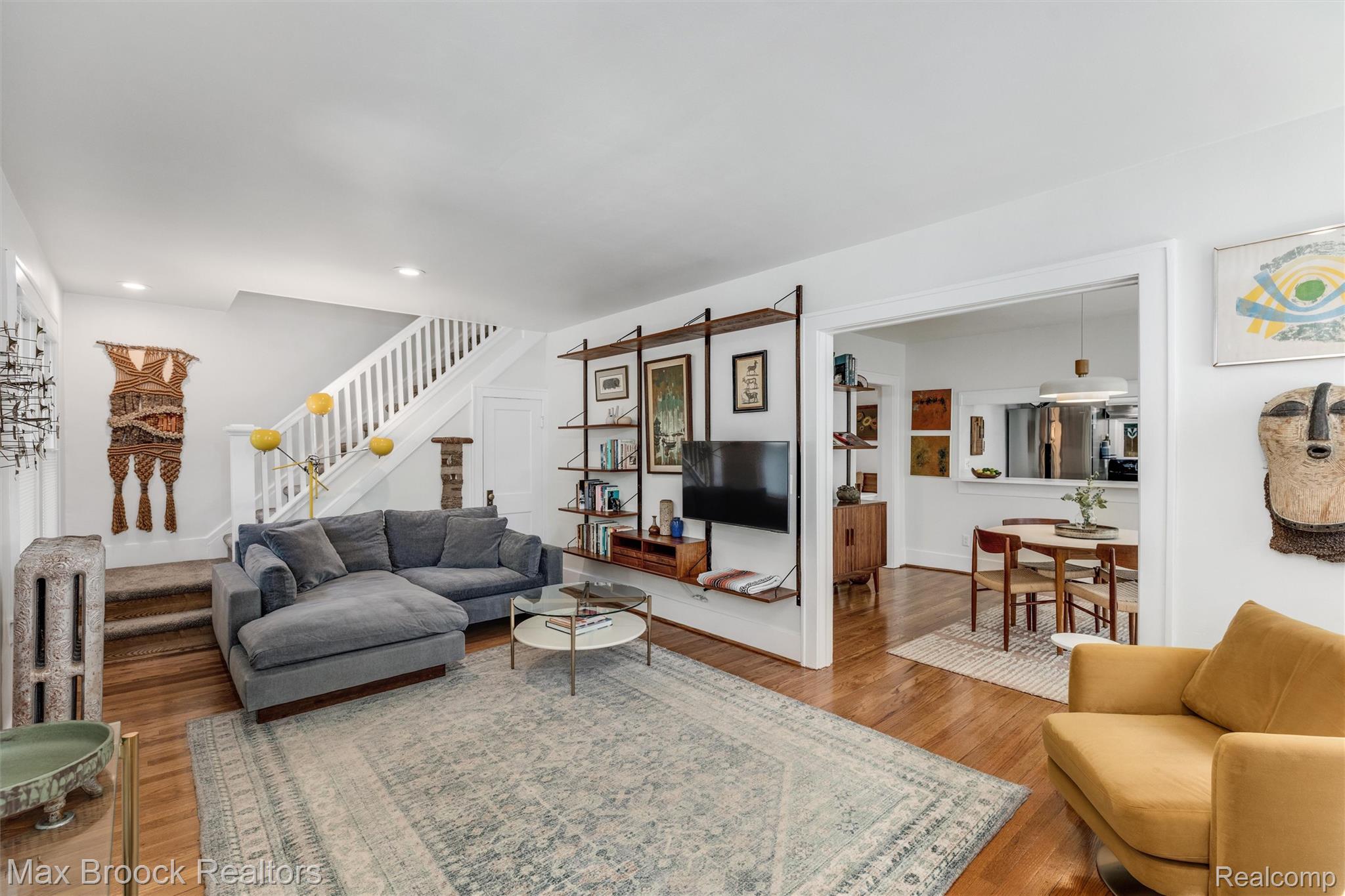 44 Kensington Boulevard Pleasant Ridge, MI 48069 - Photo 8 of 45 Living Room