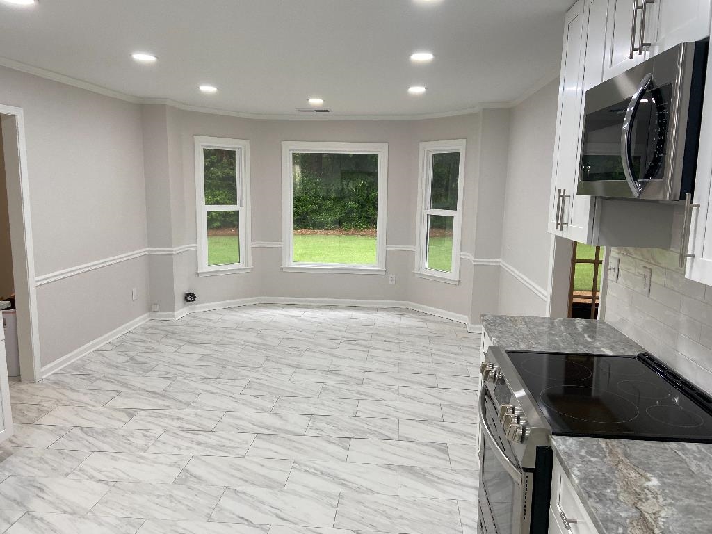 1212 Heather Ridge Cove Collierville, TN 38017 - Photo 8 of 25 a kitchen with granite countertop a stove and a sink