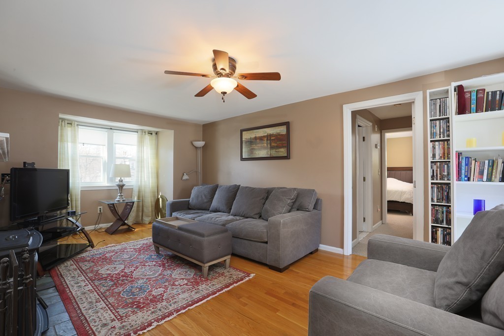 23 Short Street, Unit 3 Walpole, MA 02032 - Photo 5 of 11 Gallery Image 5
