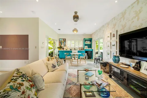 $3,195,000 | 6645 Southwest 73rd Court, Miami, FL 33143