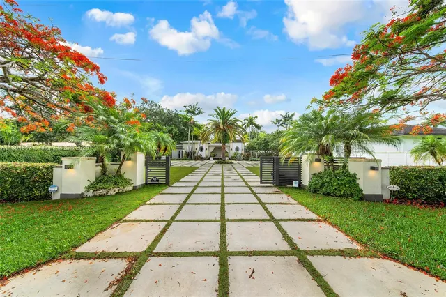 $3,195,000 | 6645 Southwest 73rd Court, Miami, FL 33143