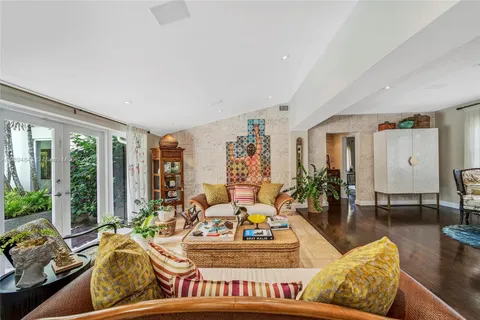 $3,195,000 | 6645 Southwest 73rd Court, Miami, FL 33143