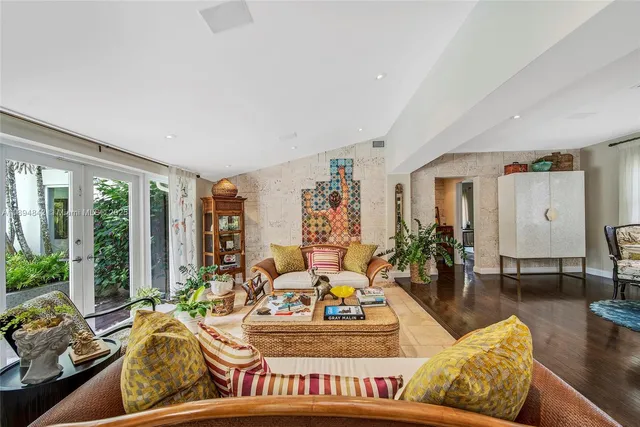 $3,195,000 | 6645 Southwest 73rd Court, Miami, FL 33143