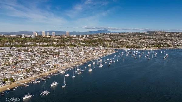$6,750 | 114 1/2 Onyx Avenue, Newport Beach, CA 92662