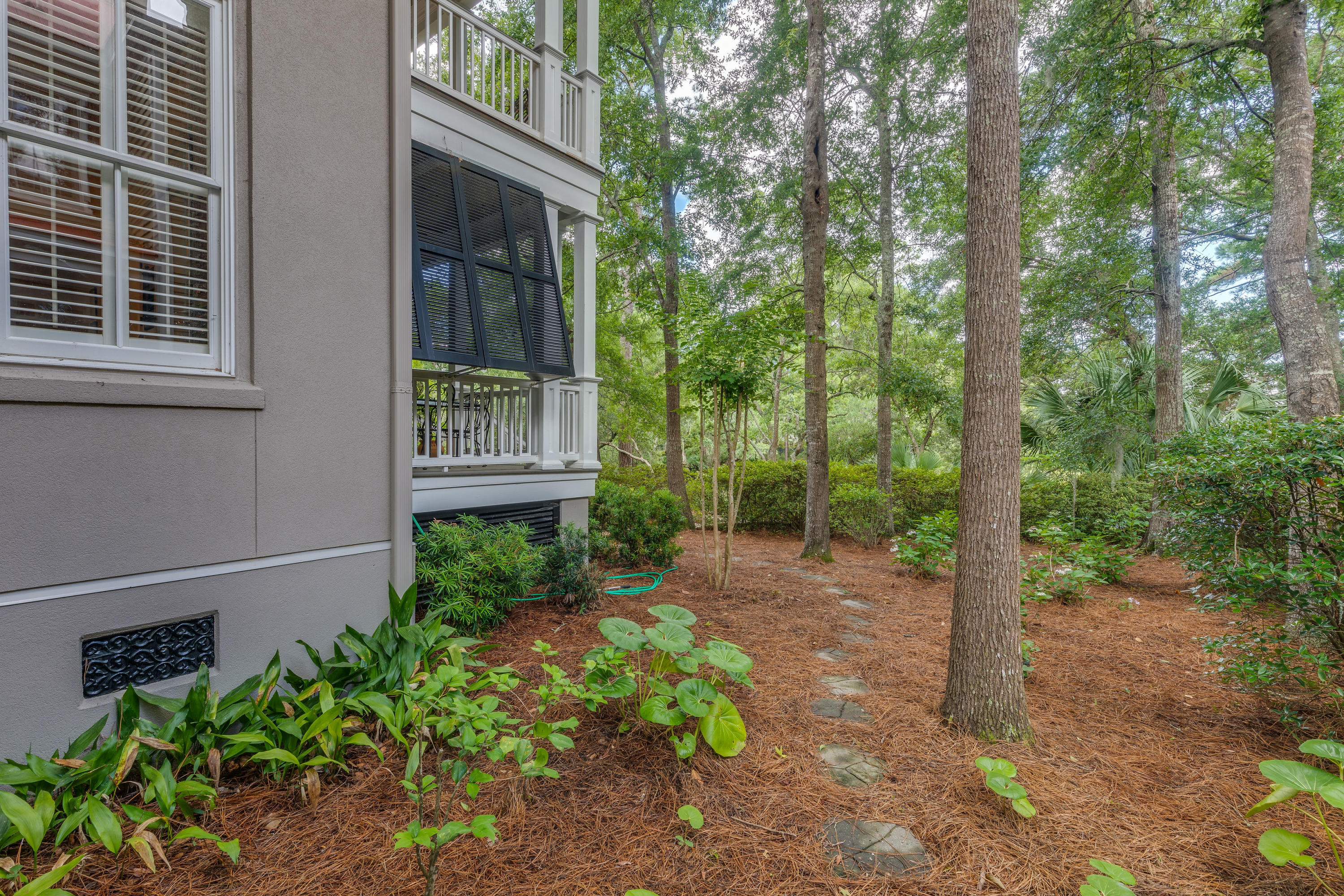 14 Saturday Road Mount Pleasant, SC 29464 - Photo 65 of 65 Side yard