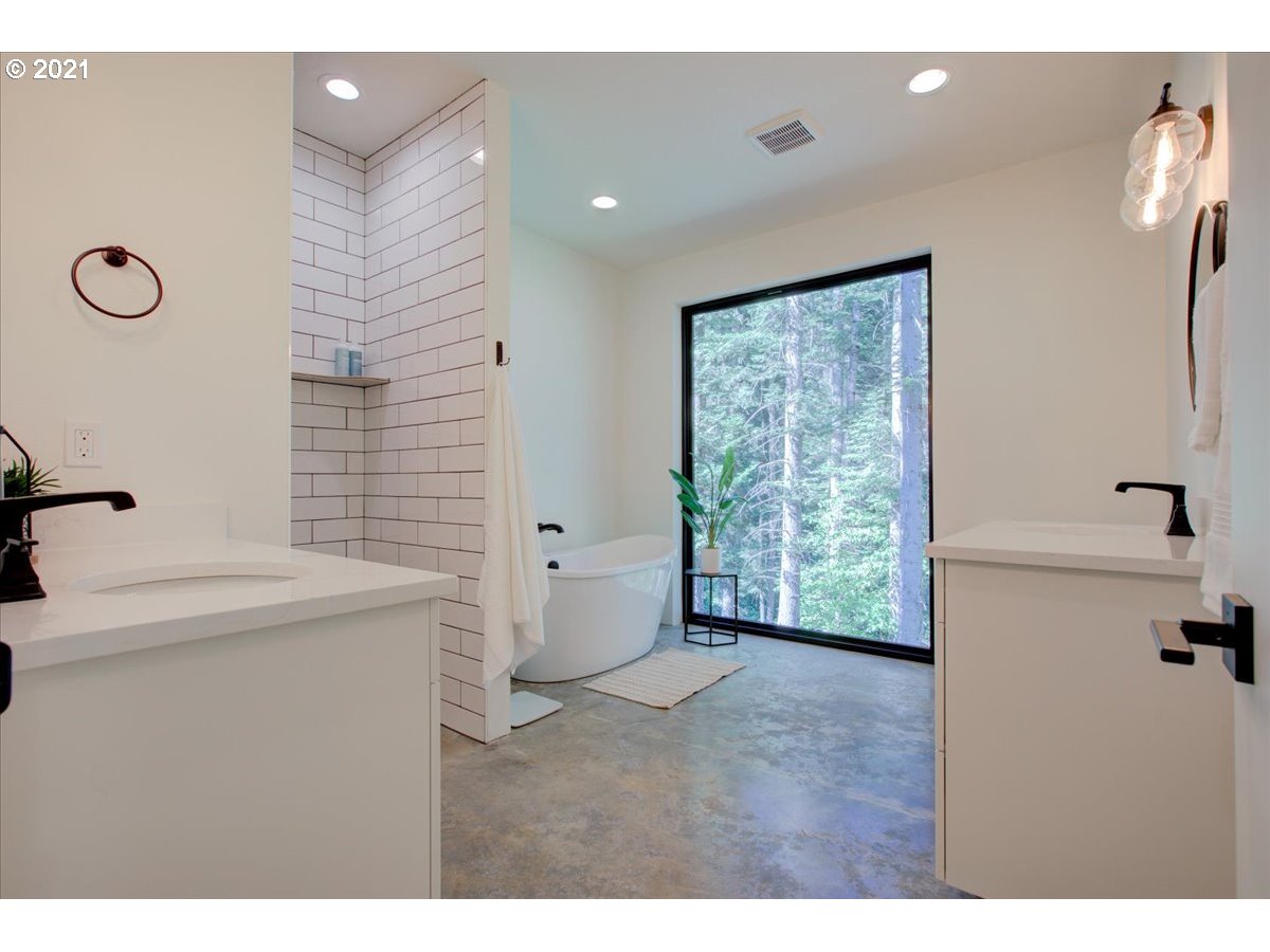 75 Spring Creek Road White Salmon, WA 98672 - Photo 14 of 29 Gallery Image 14