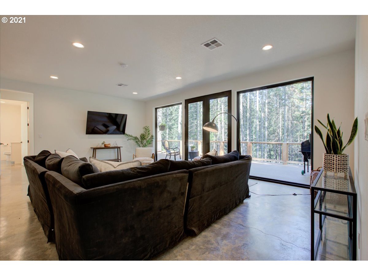 75 Spring Creek Road White Salmon, WA 98672 - Photo 10 of 29 Gallery Image 10