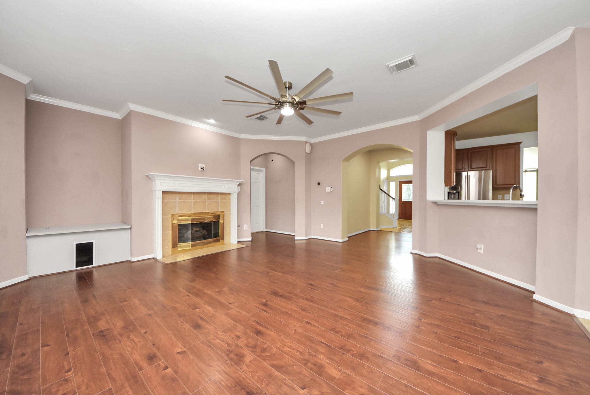 14103 Imperial Wood Lane Rosharon, TX 77583 - Photo 7 of 36 Large living room with abundant natural light