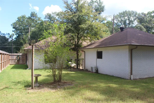 a view of an outdoor space