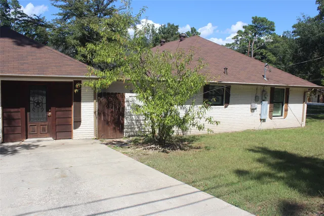 a view of a barn house