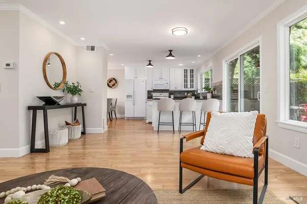 $799,000 | 6 Cottonwood Place, Novato, CA 94945