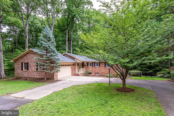 $4,995 | 5225 Old Dominion Drive, Arlington, VA 22207