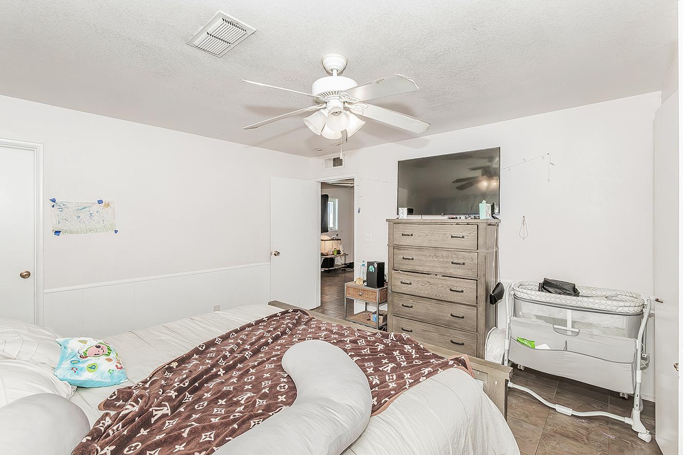 17209 East Floral Avenue Reedley, CA 93654 - Photo 11 of 48