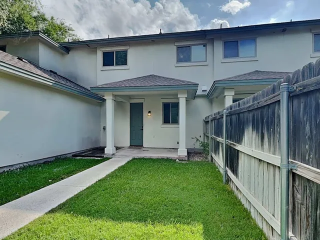 $1,749 | 179 Holly Street, Unit 102, Georgetown, TX 78626