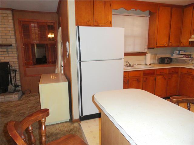 4014 West Hamilton Road Nashville, TN 37218 - Photo 5 of 7 Kitchen has a counter bar for less formal meals
