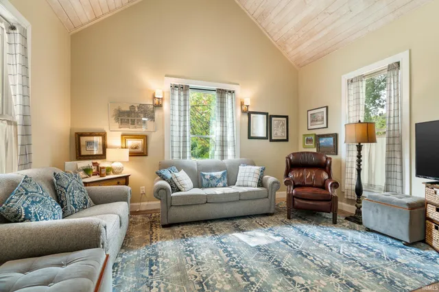 $299,900 | 622 West Milroy Avenue, Rensselaer, IN 47978