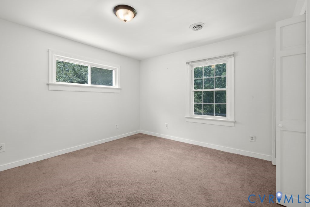 16064 Binns Road Doswell, VA 23047 - Photo 25 of 35 an empty room with a window