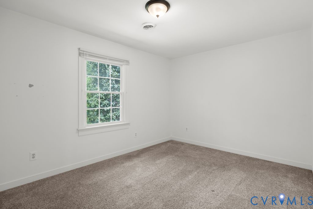 16064 Binns Road Doswell, VA 23047 - Photo 27 of 35 an empty room with a window