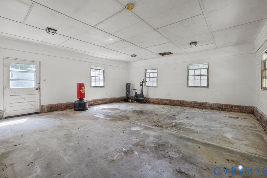 16064 Binns Road Doswell, VA 23047 - Photo 35 of 35 a view of empty room with ceiling fan