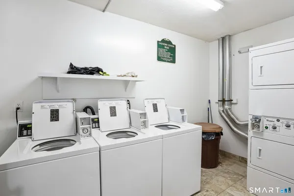 $1,600 | 65 California Street, Unit 8, West Haven, CT 06516