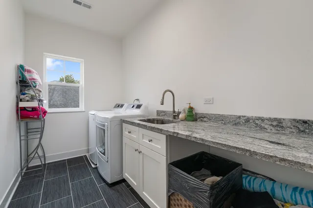 $729,900 | 580 Francesca Lane, Roselle, IL 60172