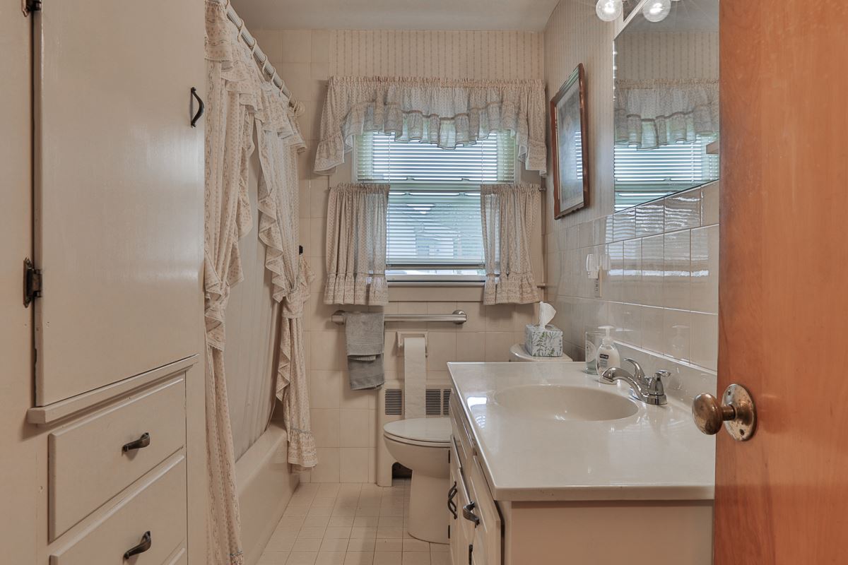 37 East Dunstable Road Nashua, NH 03060 - Photo 13 of 30