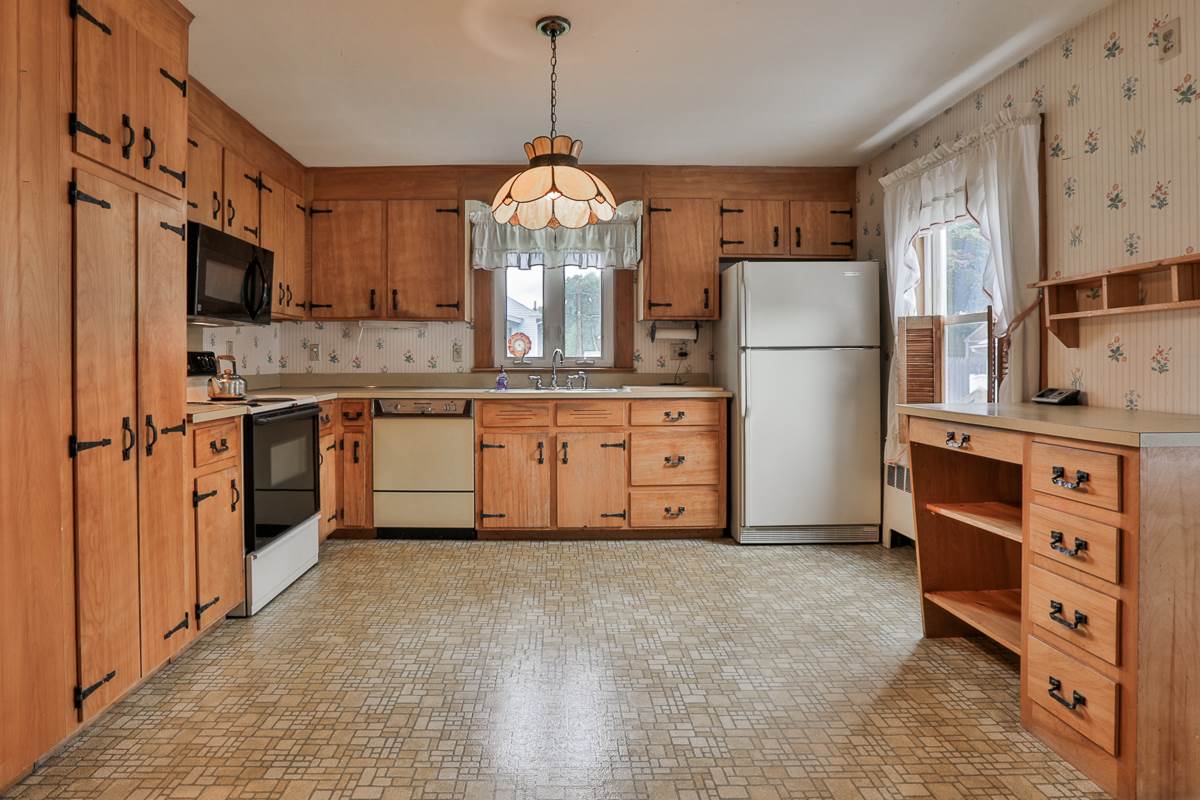 37 East Dunstable Road Nashua, NH 03060 - Photo 7 of 30
