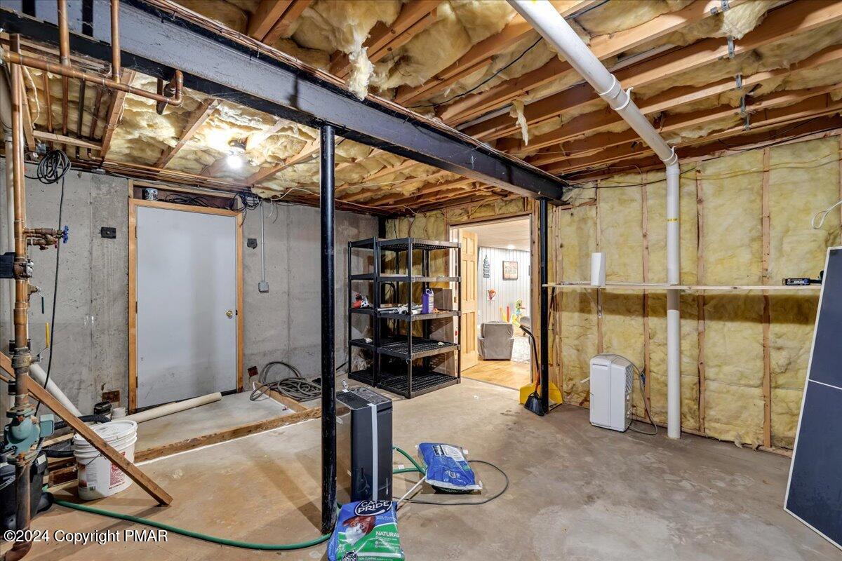 439 5 Points Richmond Road Bangor, PA 18013 - Photo 40 of 50 a room with gym equipment