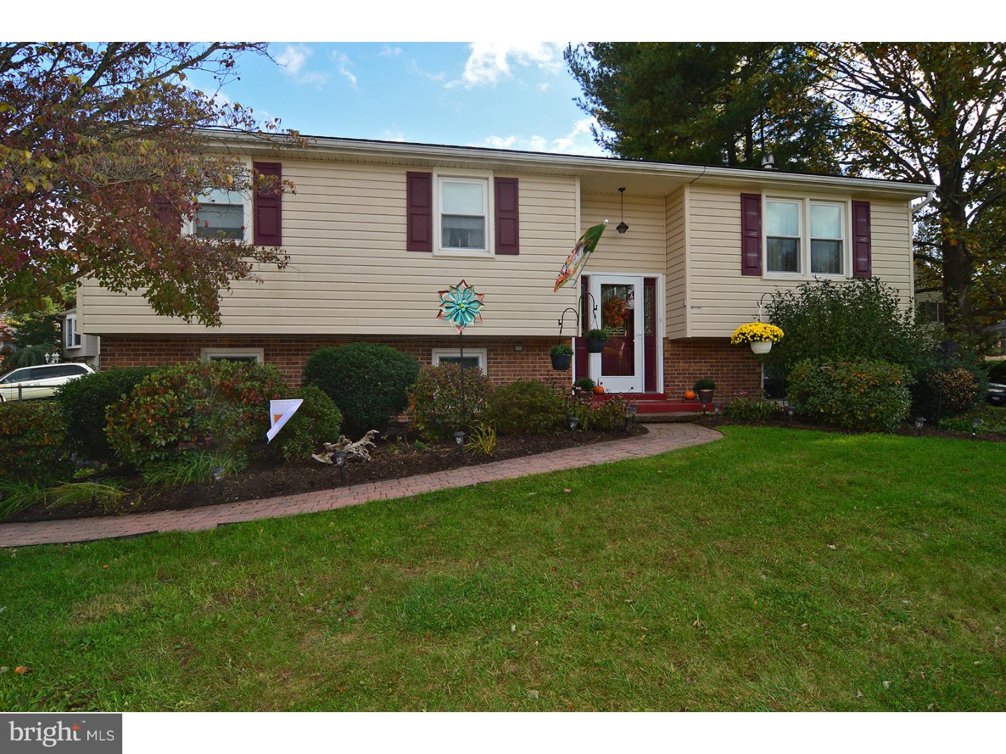 716 Loblolly Lane Reading, PA 19607 - Photo 2 of 21