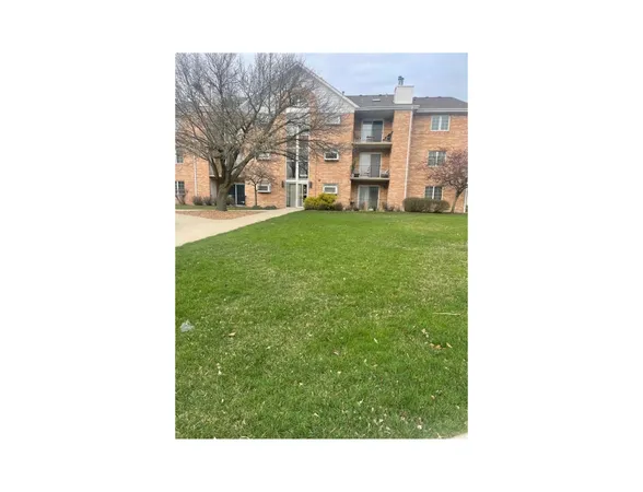 $162,100 | 18320 Robin Lane, Unit D2, Homewood, IL 60430