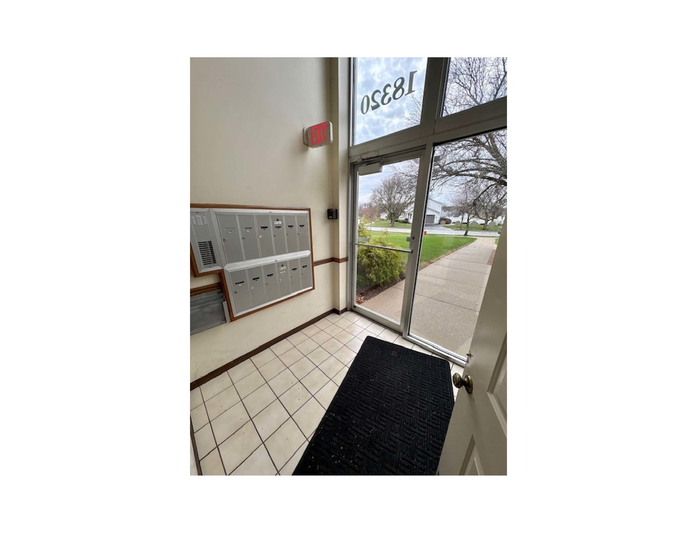 18320 Robin Lane, Unit D2 Homewood, IL 60430 - Photo 6 of 23