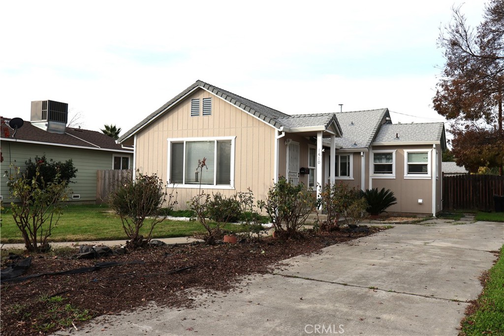1410 4th Corning, CA 96021 - Photo 6 of 26 a front view of a house with garden