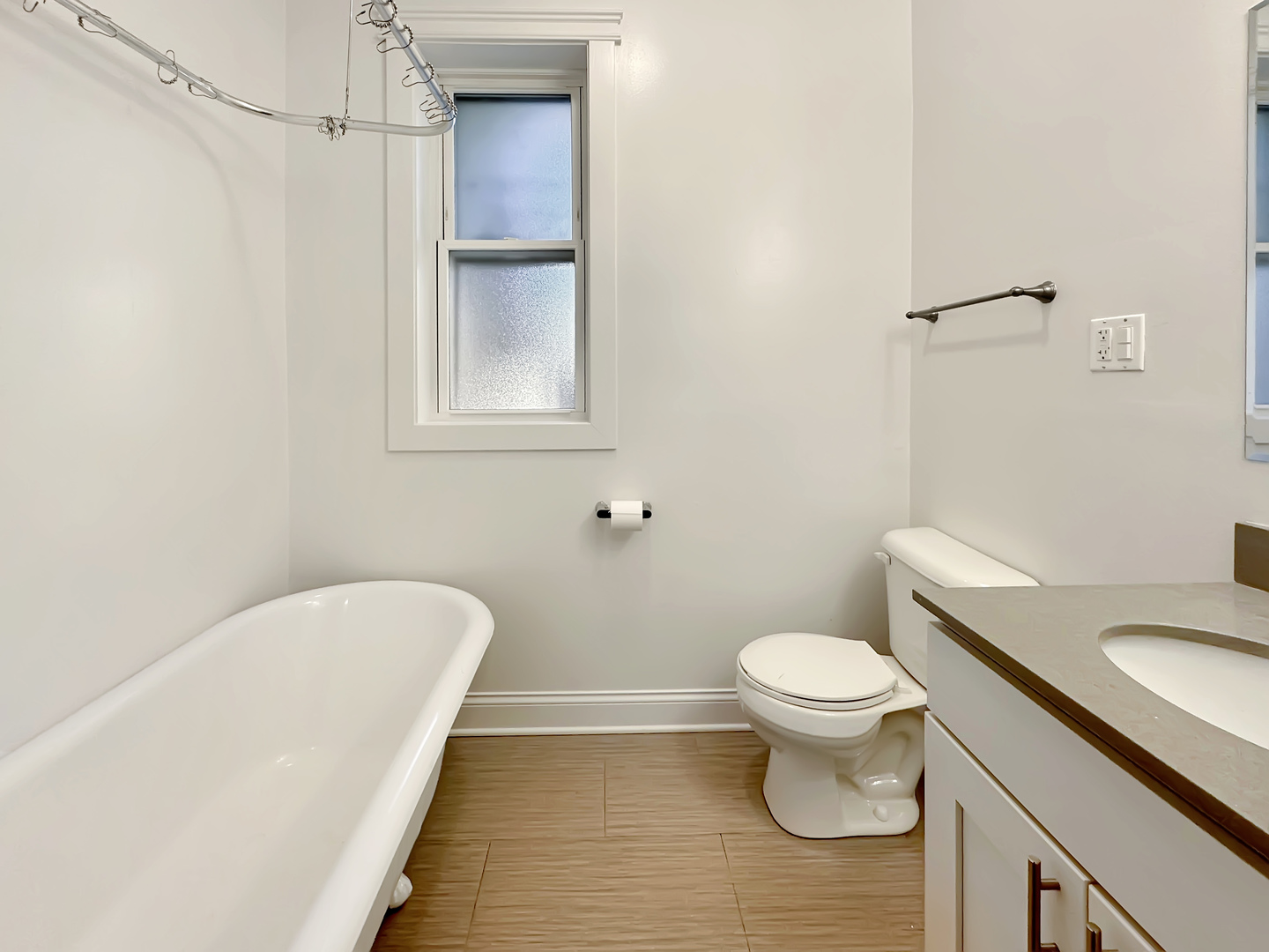 710 West Grace Street, Unit 2 Chicago, IL 60613 - Photo 7 of 12 a bathroom with a toilet and a sink