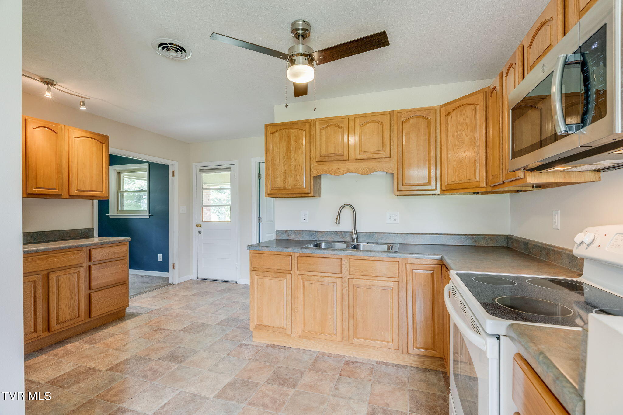 59 New Hope Road Greeneville, TN 37745 - Photo 11 of 39 010