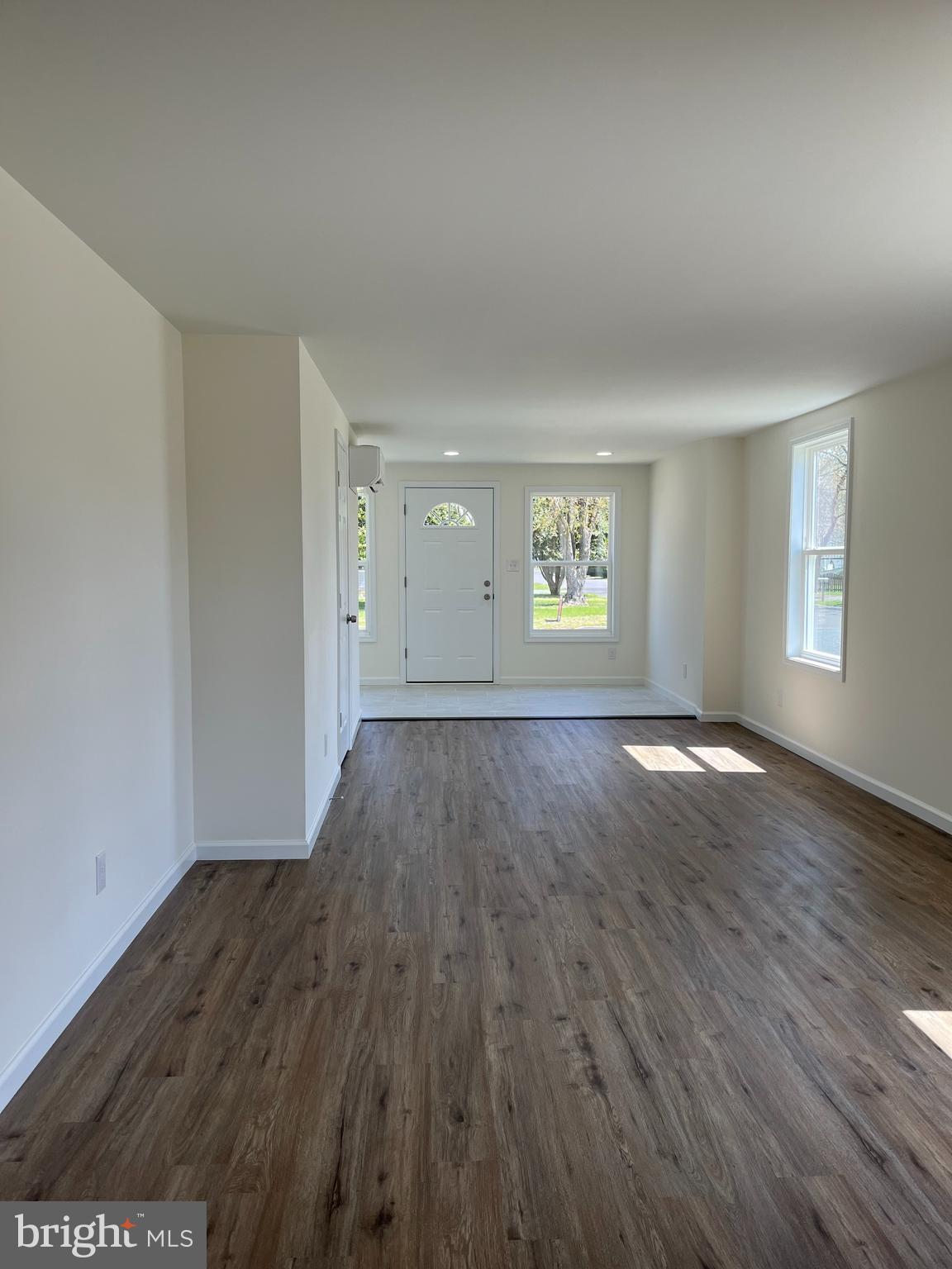 411 Maple Avenue Ridgely, MD 21660 - Photo 8 of 19 Living Room