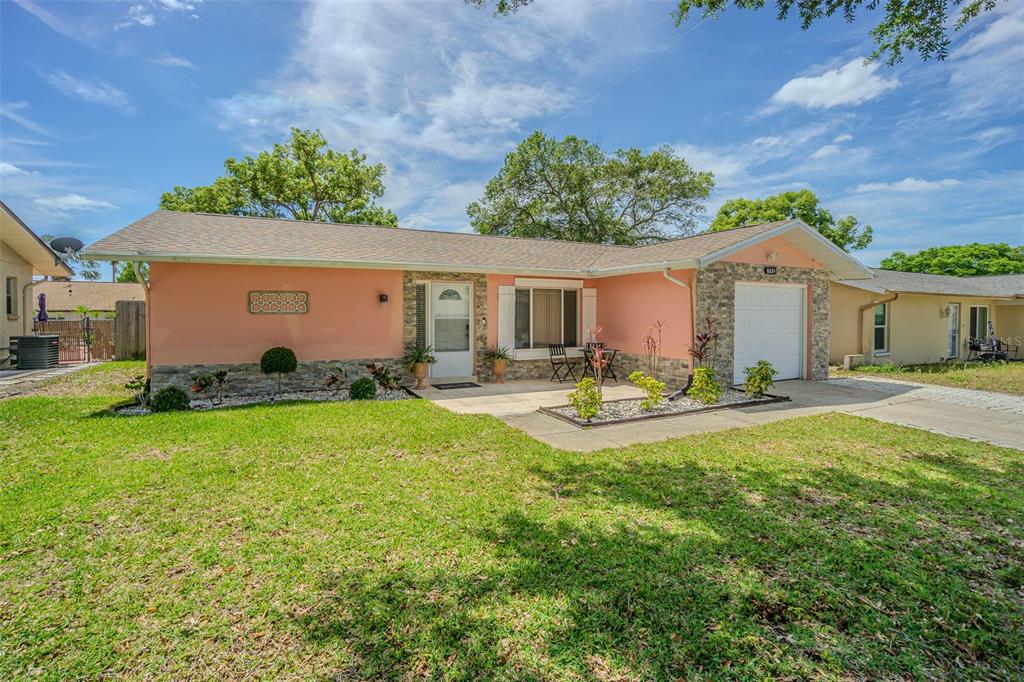 8024 Las Cruces Court Port Richey, FL 34668 - Photo 2 of 32