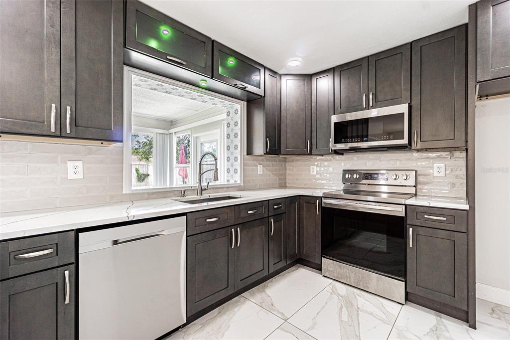 8024 Las Cruces Court Port Richey, FL 34668 - Photo 8 of 32