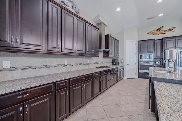 $669,900 | 5927 Jasper Glen Drive, Lithia, FL 33547