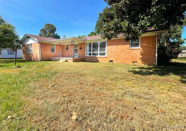 $169,000 | 106 West Grant Street, Dexter, MO 63841