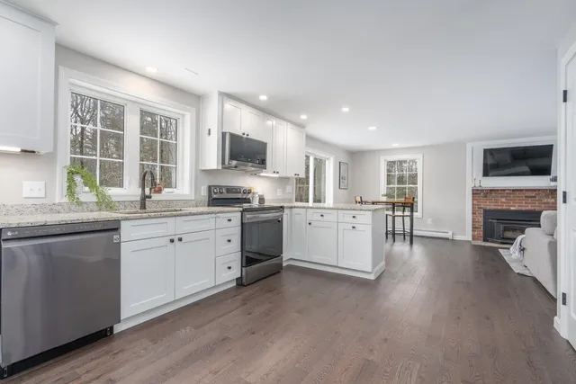 $649,900 | 20 Lorraines Lane, Barrington, NH 03825