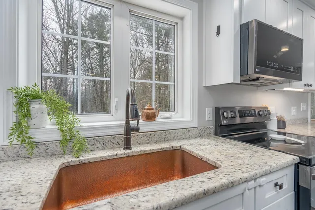 $649,900 | 20 Lorraines Lane, Barrington, NH 03825