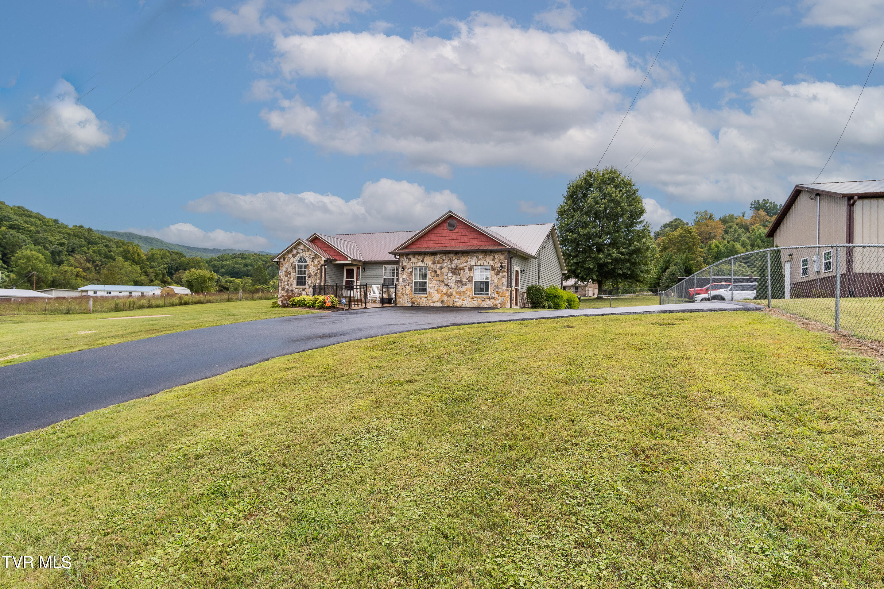 129 Jim Elliott Road Elizabethton, TN 37643 - Photo 11 of 62 exterior-2