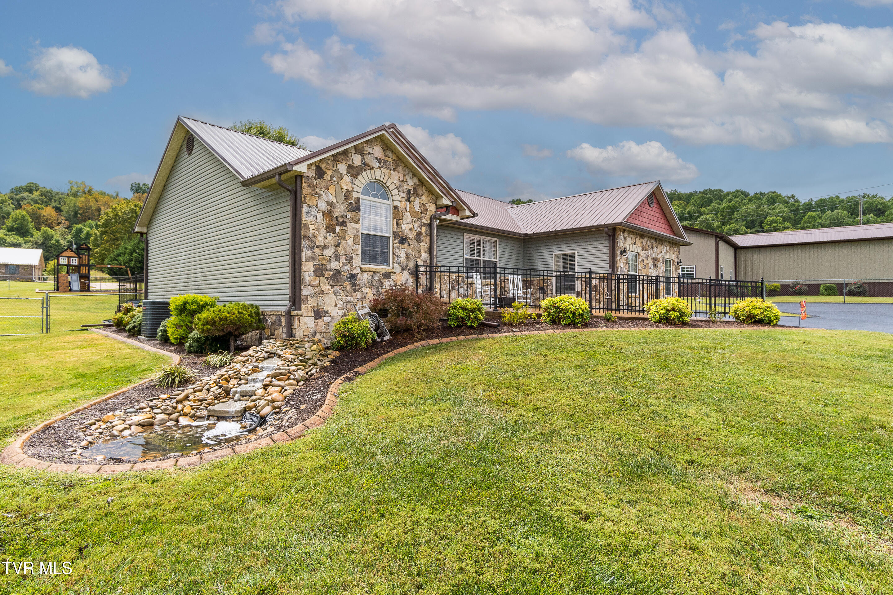 129 Jim Elliott Road Elizabethton, TN 37643 - Photo 12 of 62 exterior-5